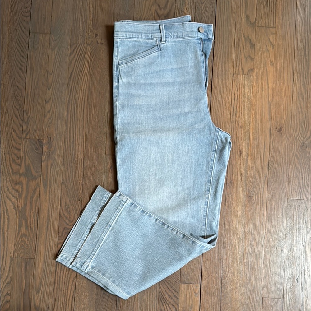 Ann Taylor women’s size 12 Light Blue Denim Jeans
